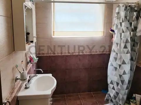 Casa en esquina con jardín y entrada para auto en Bella Vista | Excelente ubicación