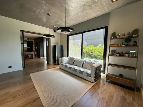 Casa 8 ambientes con 5 baños