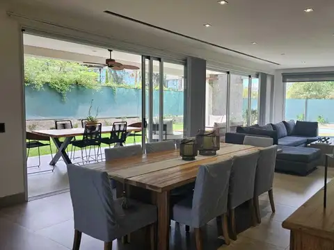 Casa 10 ambientes con 3 baños