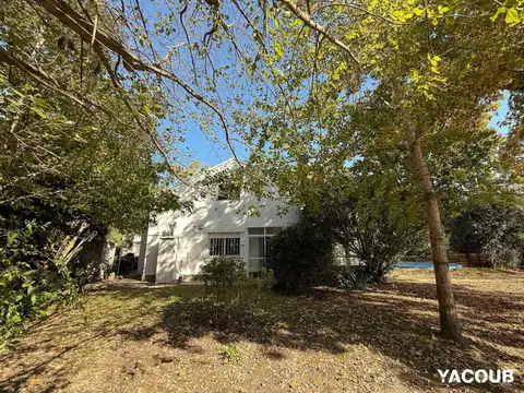 Casa en venta - 3 Dormitorios 2 Baños - Manuel B. Gonnet