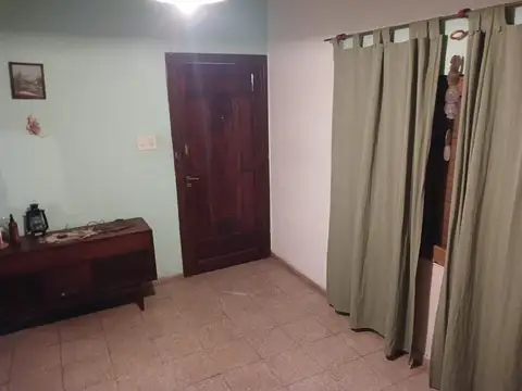 Casa 5 ambientes con 1 baño