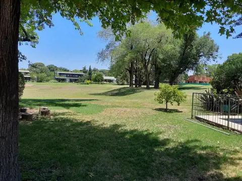 Casa tradicional sobre la cancha de golf