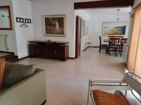 Casa tradicional sobre la cancha de golf