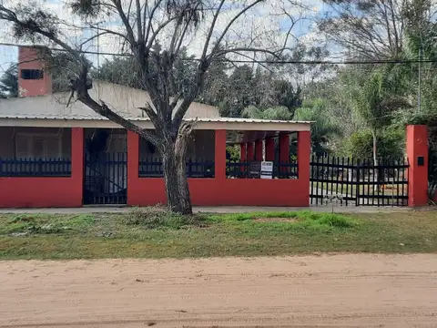 PROPIEDAD EN VENTA (CAYASTA SANTA FE) CON PILETA DE 9 x 5 mts. (Las Fotos son cuando la estaba nueva