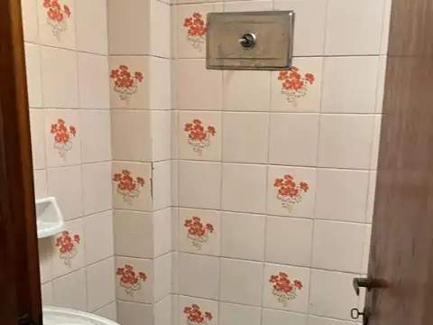 Casa 7 ambientes con 2 baños