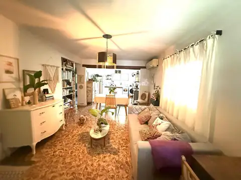 Casa 6 ambientes con 2 baños