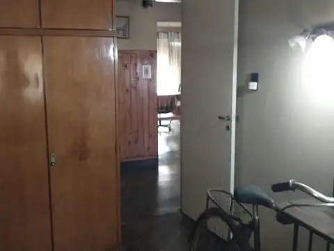 VENTA! 2 CASAS 3 AMB EN LOTE DE 10 X 34 MTS C/FONDO Y PILETA