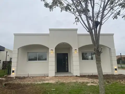 Casa de 4 habitaciones a Estrenar en San Ramon, Pilar del Este