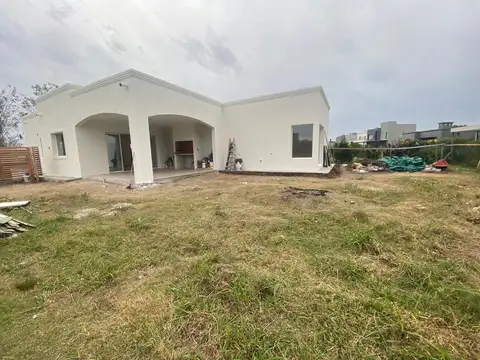 Casa de en una planta - 4 habitaciones a Estrenar en San Ramon, Pilar del Este