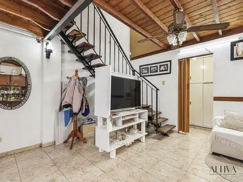 Depto Tipo Casa 4 ambientes con 2 baños