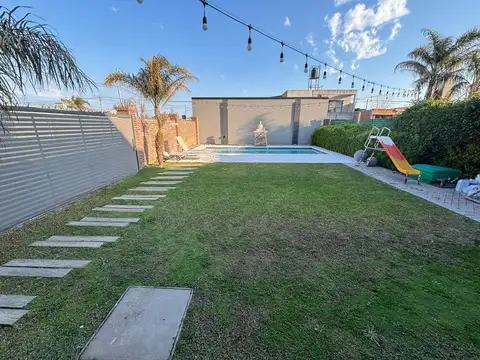 Casa 5 ambientes con 1 baño