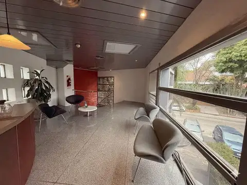 Oficina 6 ambientes con 2 baños
