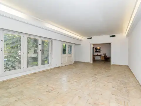 Casa en venta en Olivos con terraza propia
