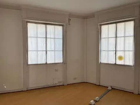 SAENZ PEÑA ROQUE PRES. AV. 900, Piso 5