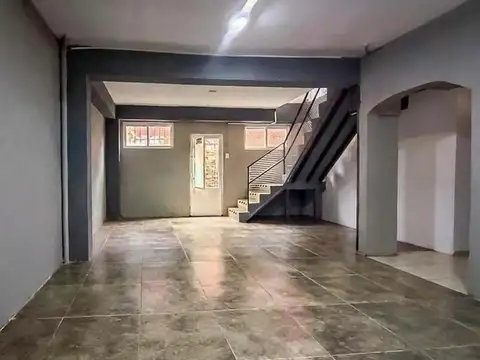 Casa en venta - Larrea 1200