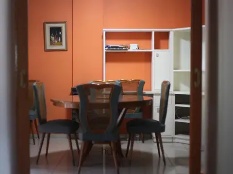 Casa 15 ambientes con 2 baños