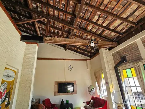 Casa 11 ambientes con 4 baños
