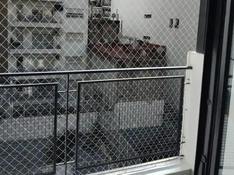 Palermo, S/piso 2 Ambientes con Balcon Al Ctfte Luminoso, Pasos Subte!