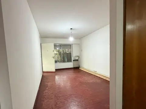 CASA CON PATIO/PARRILLA A/CRED. EXC UBICACIÓN!