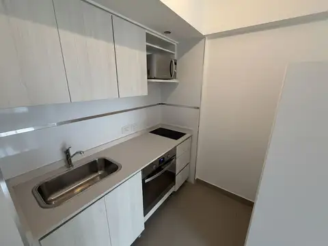 MONOAMBIENTE LUMINOSO CON BALCÓN Y AMENITIES