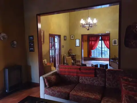 Casa en Venta con 2 cocheras