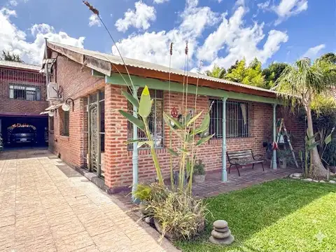 Casa en venta Benavidez dos plantas, jardin, estilo campo apto credito