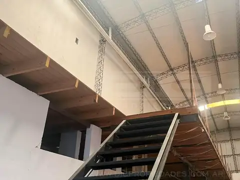 Galpon en Venta 30  mts Fondo