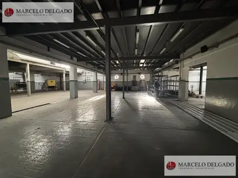 Depósito de 2870 metros con triple entrada en BANFIELD Alquiler