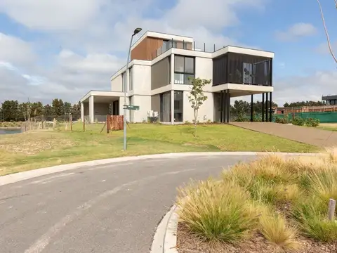 VENTA CASA 5AMB PILETA TERRAZA NORDELTA PERMUTA