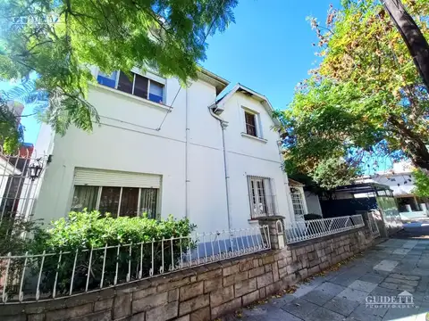 Venta Casa de estilo,  doble frente en Saavedra