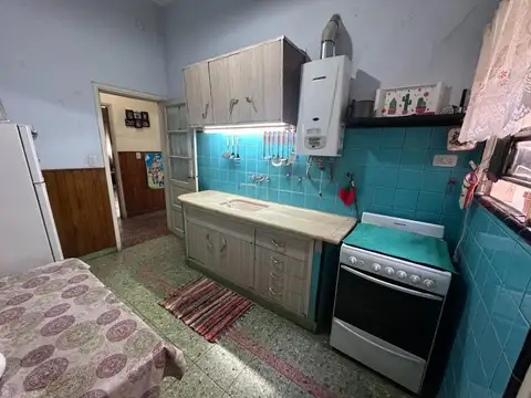 Casa 7 ambientes con 2 baños