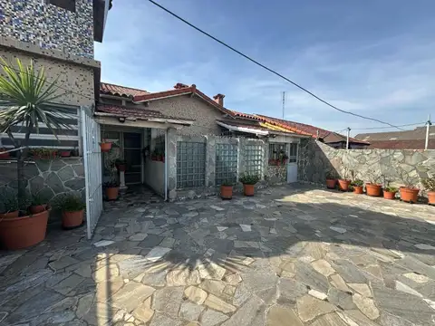 Casa en Venta con 3 cocheras