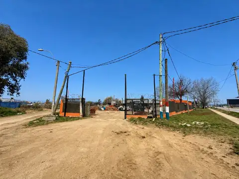 Venta Local e instalaciones 1706mts Las Piedras.