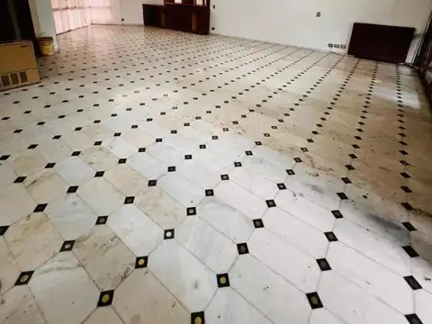 Casa 15 ambientes con 6 baños