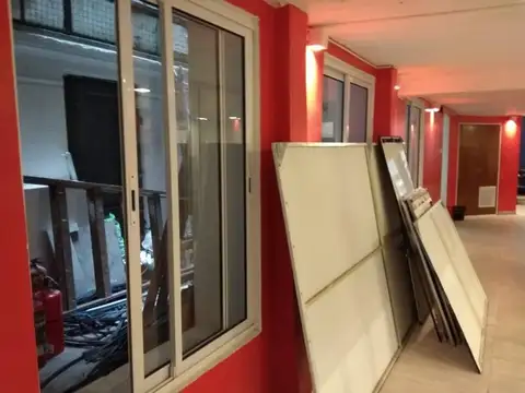 Oficina 6 ambientes con 2 baños