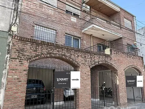 Bloque - 5 departamentos y 3 cocheras