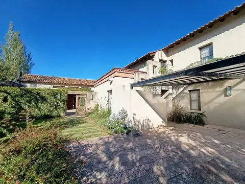 Casa 5 ambientes con 5 baños
