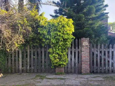 Casa a Refaccionar en Venta en Berisso