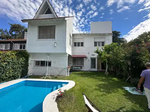 Casa 7 ambientes con 2 baños