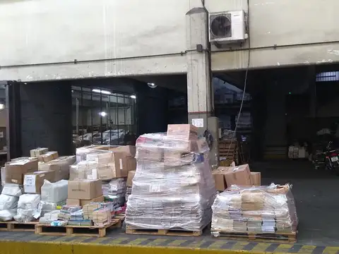 Galpón con oficinas en Barracas