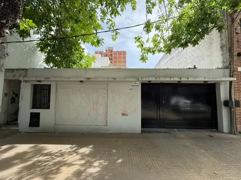 CASA VENTA LA PLATA 3 DORMITORIOS PATIO GARAGE