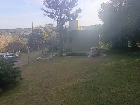 Casa 8 ambientes con 2 baños