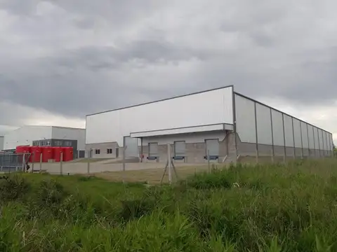 Alquiler de depósito Clase AAA en Pque. Ind. Pilarica – 5000 m² cub. c/alt 10 m, Playa de 1215 m²