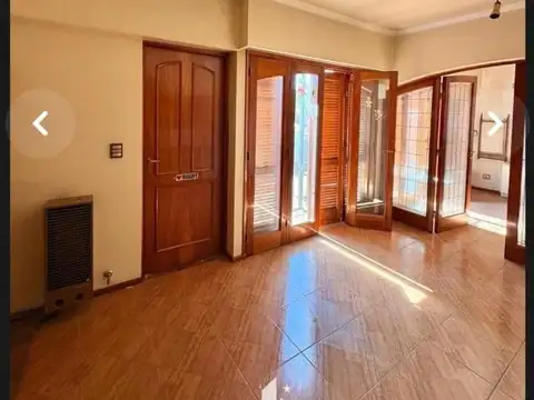 Casa en Alquiler con 1 cochera