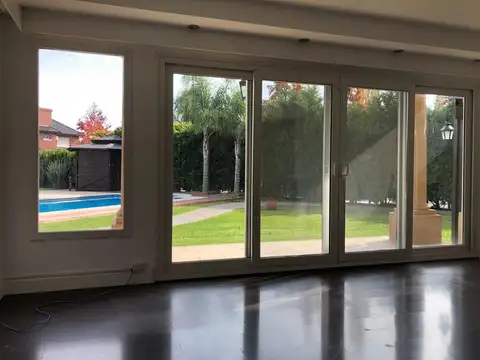 Casa 8 ambientes con 3 baños