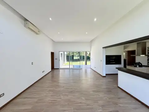 VENTA CASA DE 3 DORMITORIOS EN CAMPOS DE ESTHER