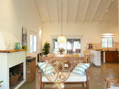 Casa 5 ambientes con 2 baños