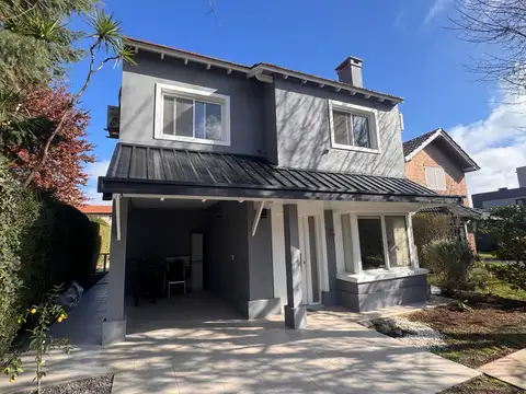 Casa en Alquiler con 1 cochera