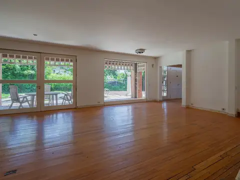Casa en Venta con 4 cocheras