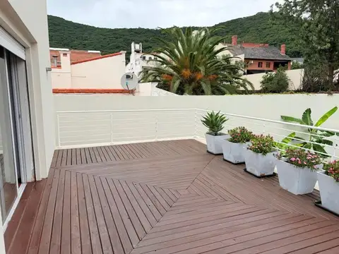 Casa 5 ambientes con 4 baños